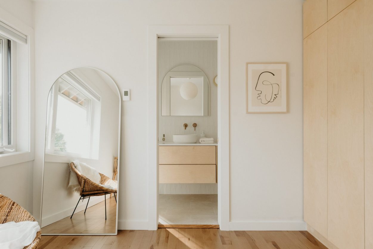 A calm and inviting minimalist ensuite bathroom renovation
